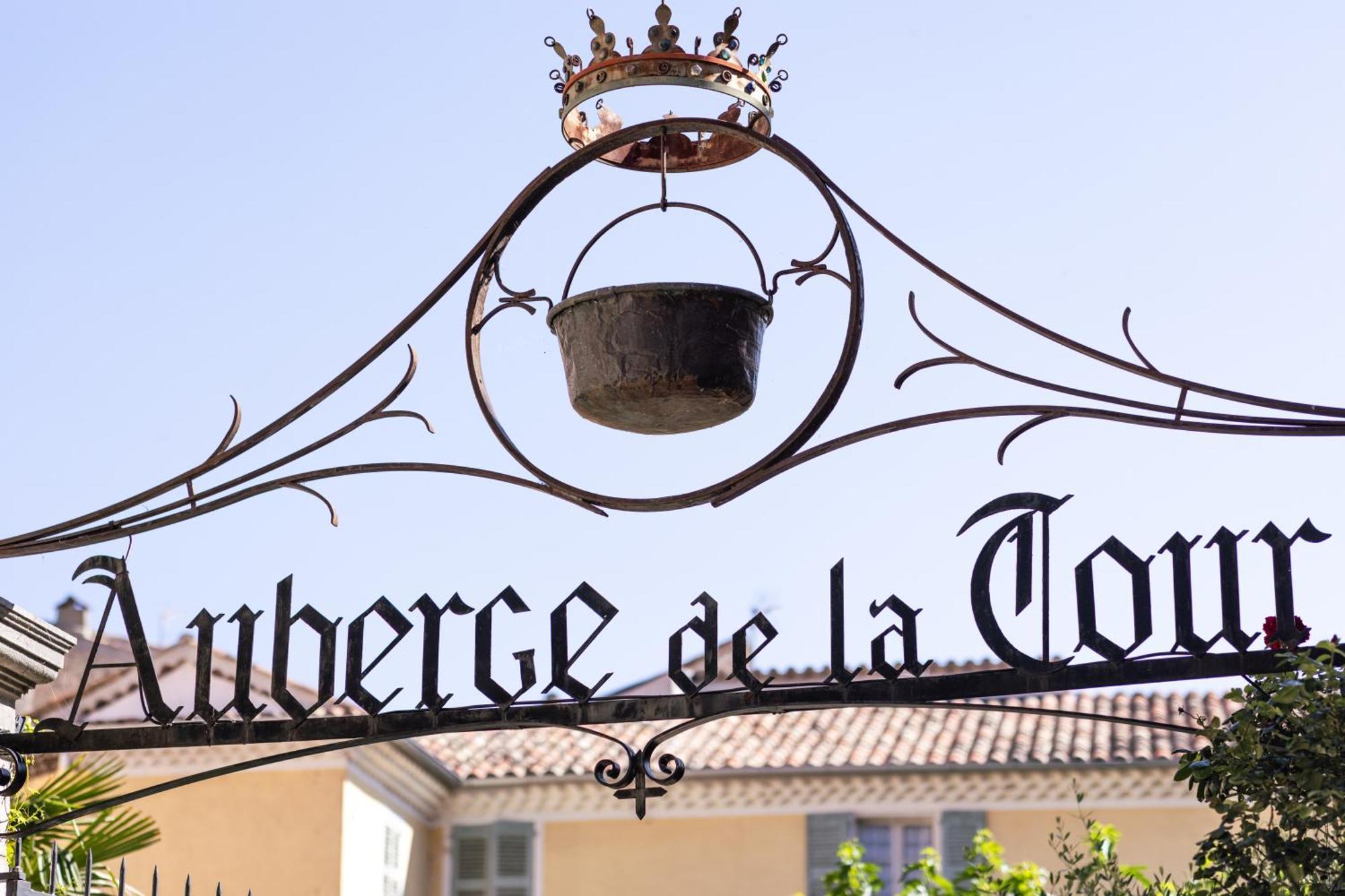 Auberge De La Tour Aups Exteriör bild