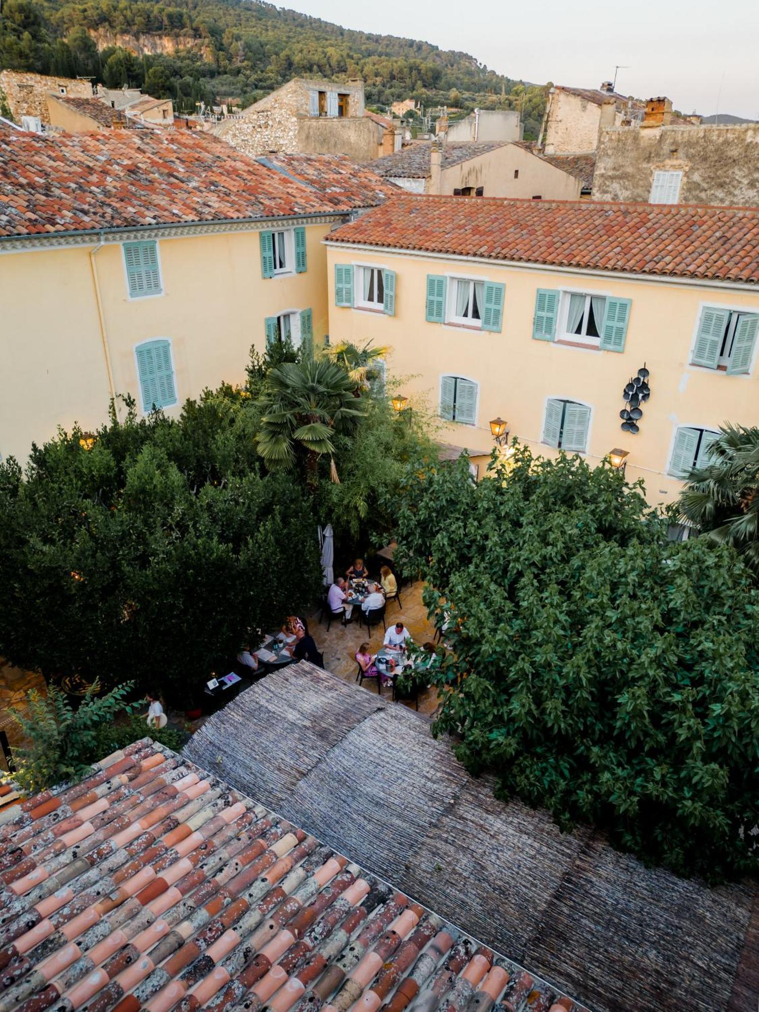 Auberge De La Tour Aups Exteriör bild